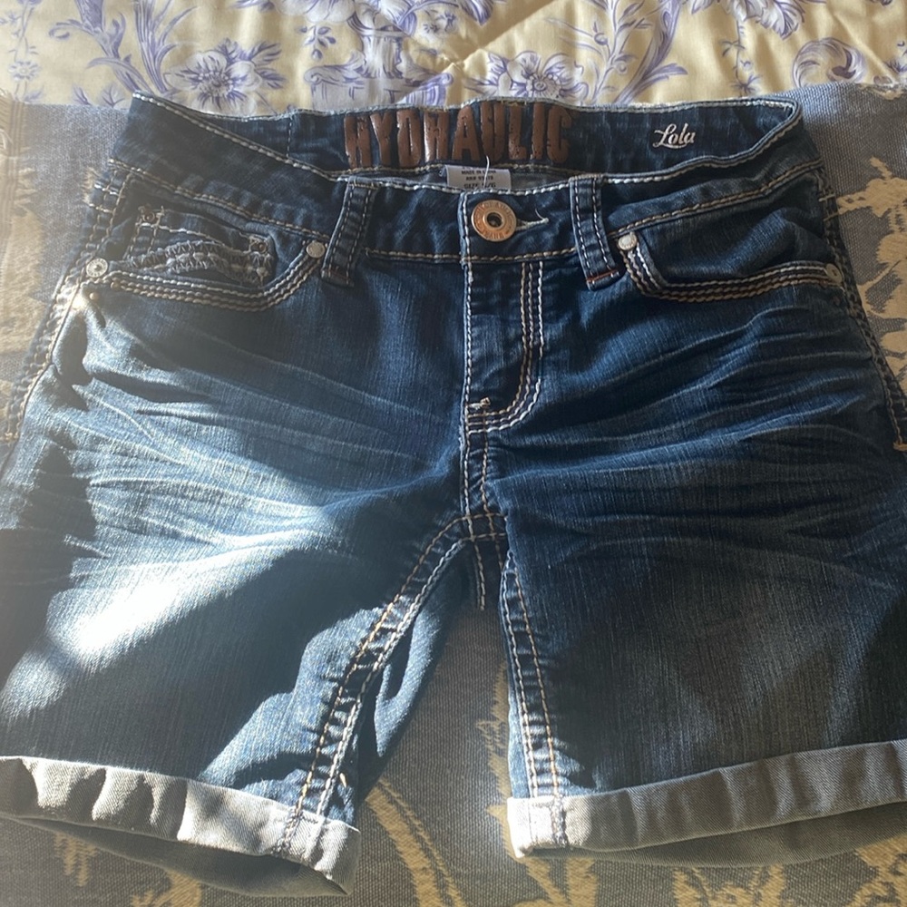 Hydraulic embroidered studded jean shorts size 5/6